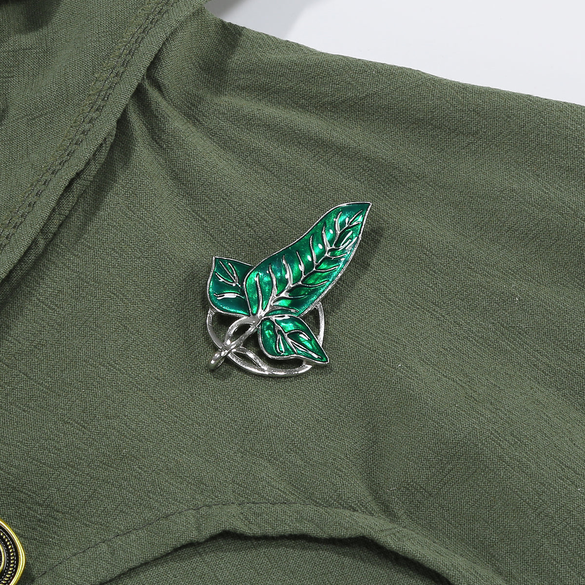 Adult Medieval Hooded Cloak Green Renaissance Cape with Leaf Brooch Knight Hunter Elf Halloween Costume